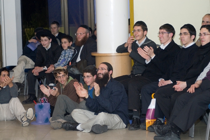File:Crowd.jpg